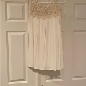 Maternity sleeveless blouse